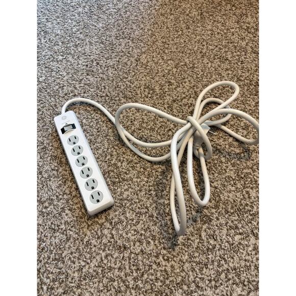 10 foot Surge protector extension cord with 6 outlets - Picture 1 of 5